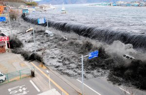Нищівне цунамі в Японії